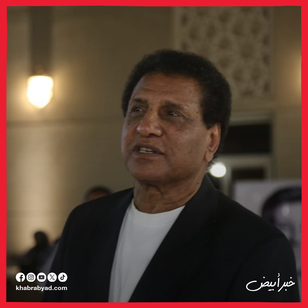 ١٦
