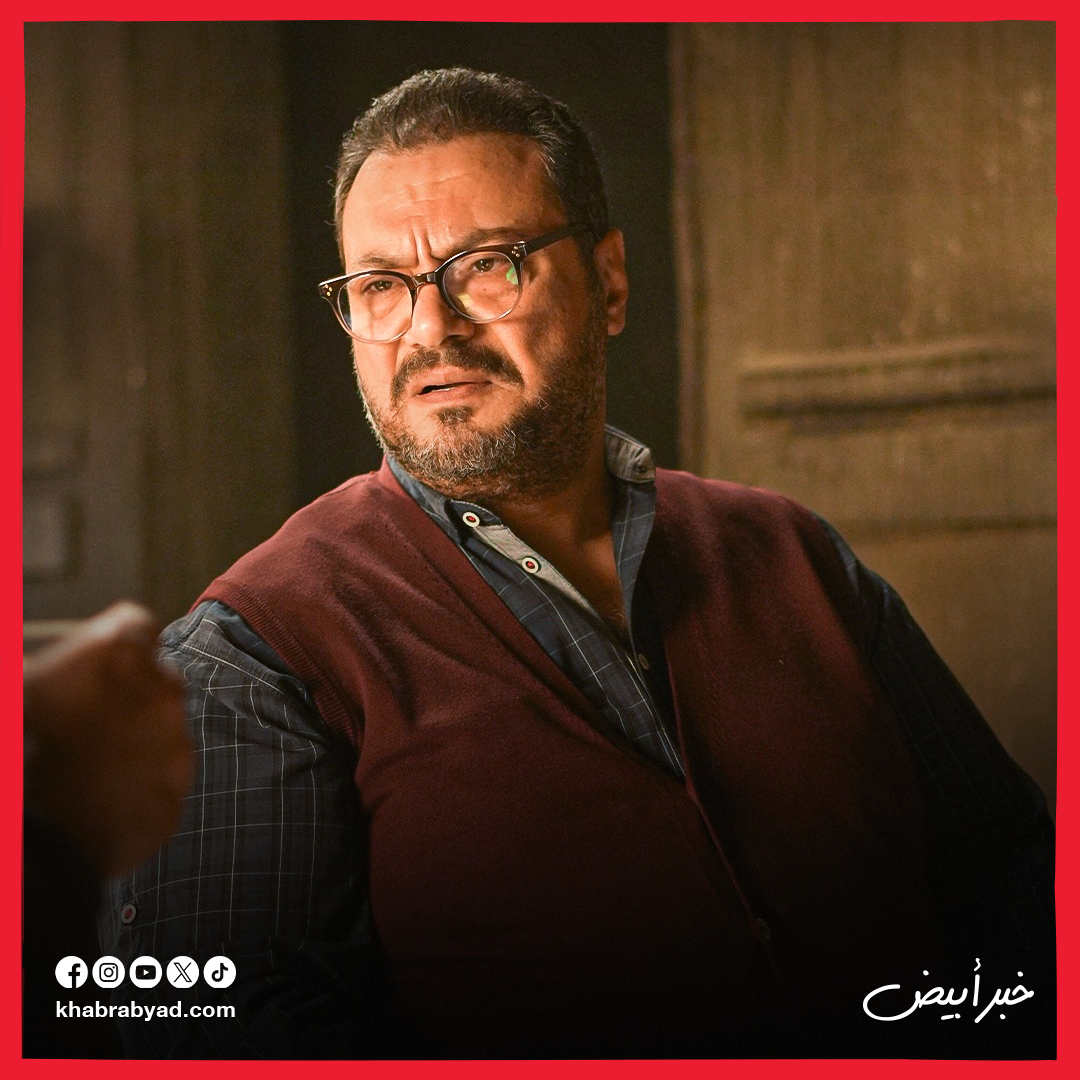 ٣