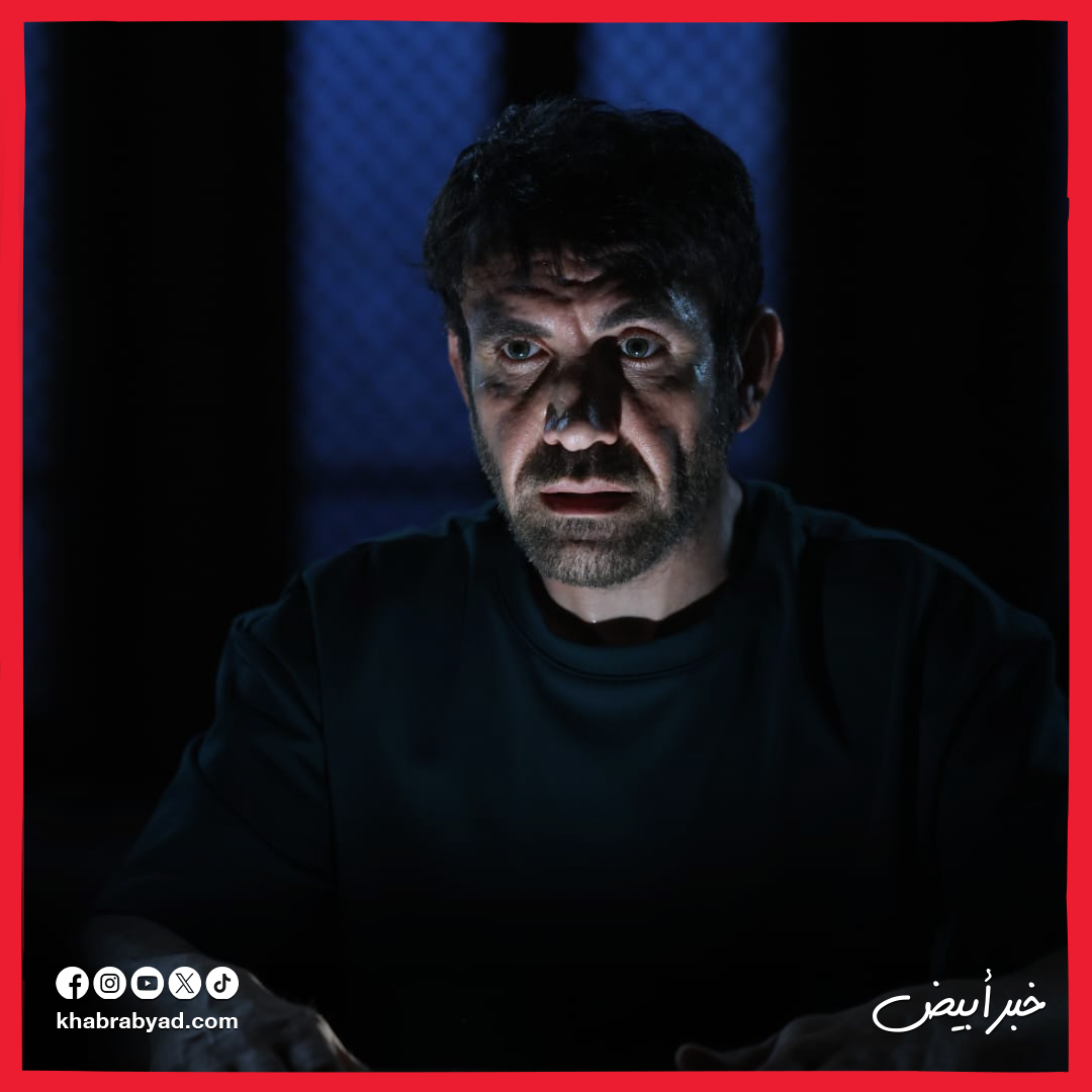 ٣