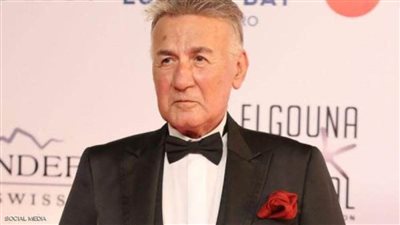  عزت أبو عوف.. 4 بنات وفوبيا واحدة