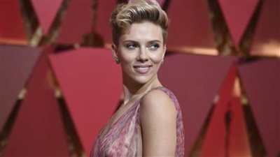 سكارليت جوهانسون تواجه حملة سخرية.. والسبب «شجرة»