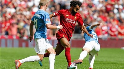 جن يا بيه جن.. كرة الريدز ترفض دخول مرمي السيتي