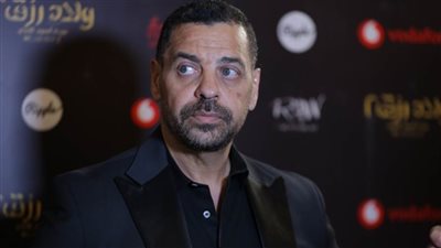 بالفيديو .. طارق العريان «بيهزر»: la casa de papel هما اللي سرقوني