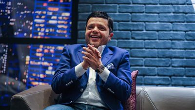 فيديو .. محمد هنيدي يدعو أبطال العالم لحضور «3 أيام في الساحل»