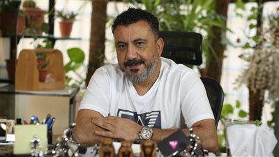 بالفيديو.. انفراد الجمعة : رأي المنتج نصر محروس في المطرب محمد رمضان