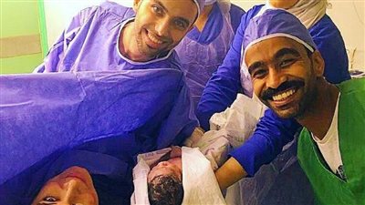 من غرفة العمليات .. لحظة استقبال نجم «snl بالعربي» لولي العهد