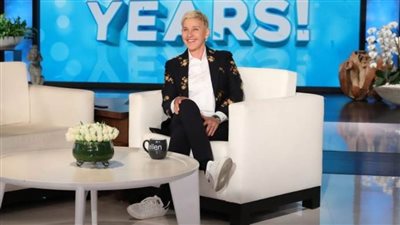 بالصور .. خمن: ثمن بوكسر أشهر مذيعة في العالم