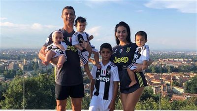 فيديو .. شاهد كيف يقضي كريستيانو وجورجينا إجازة «الأحد»؟