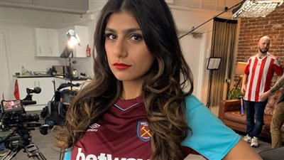مايا خليفة من «pornhub» لـ «jurgen klopp»