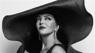 بالصور: «الديفا» تستعد لإصدار «إنسان آلى» بـ «فوتو سيشن» جديد