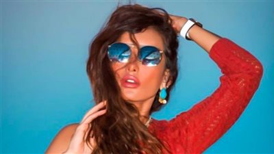 خاص بالفيديو  : ماذا قالت زينه عن إليسا وعن اعتزالها وعن المتربصون؟