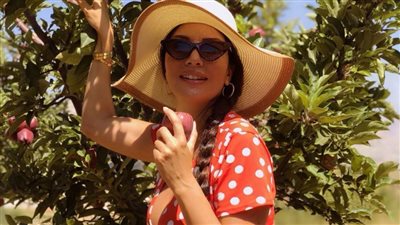 خمن .. من هي اللبنانية التي تعيش 365 يوم في السنة «صيف»؟