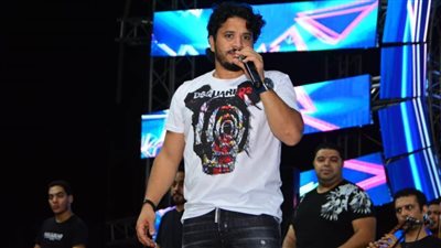  6 لقطات .. ملخص حفل ساندي ومصطفي حجاج وكريم محسن في حفل نادي «حلون العام» 