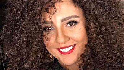 مي كساب بتهزر : أوكا مش شايلني في حملي ياجدعان