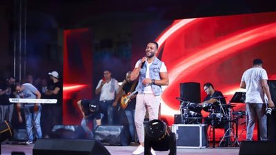 بالصور.. تامر عاشور من إسكندرية إلى المنصورة 