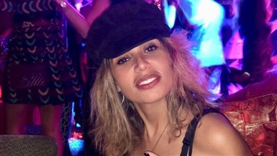 بالصور .. كيف تعيش زينة عاشور على انستجرام؟ 