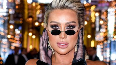 أول «Facefilter» .. شاهد مايا داخل الخبر