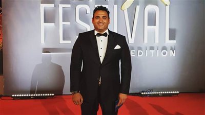 مفاجأة : أكرم حسني مطرب أغنية مهرجان الجونة