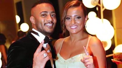 صورة .. الأسطورة والـ كوبرا يرفعان شعار الصلح خير