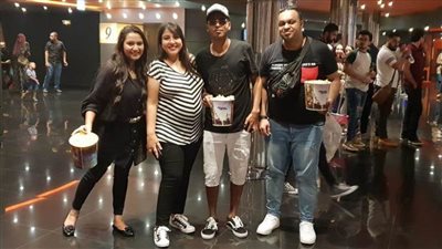 بالصور .. مي كساب تتابع آراء جمهور «الطيب والشرس واللعوب»