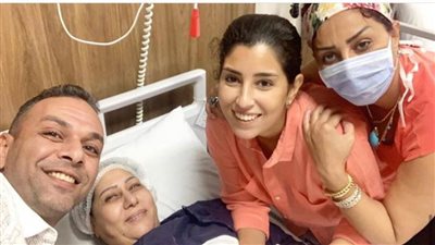 أيتن عامر  من غرفة العمليات : إدعوا لأمي 