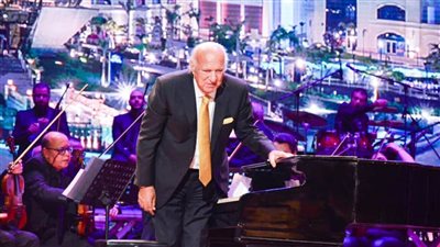 عمر خيرت يتألق في «الماسة» ولطيفة تغني في حضور وزراء وفنانين