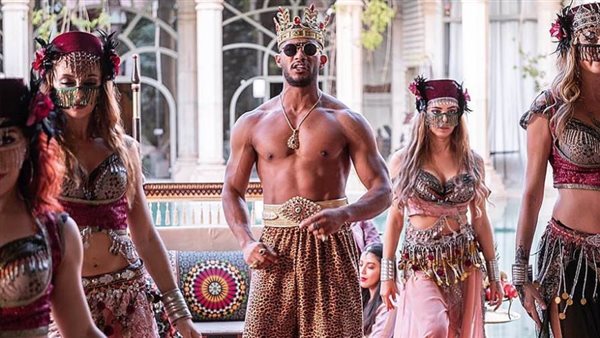 محمد رمضان في فندق