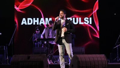 بالصور : أدهم نابلسي يتألق علي مسرح «كايرو فستيفال سيتي» وينافس أنغام 