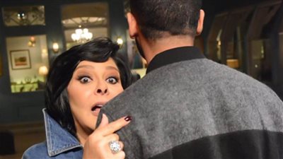 بصورة من الخلف .. إسعاد يونس تعلن عن حلقة جديدة مع المطرب رامي جمال 