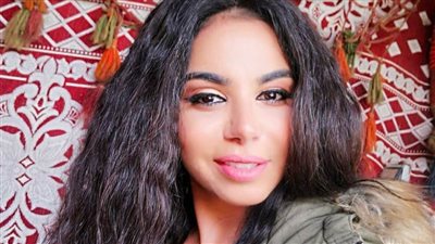 مهرجان القاهرة .. نسرين أمين في حفل الإفتتاح اليوم بفستان «أسود قصير» 