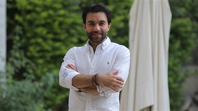 اليوم .. شريف رمزي يتحدث لـ «خبر أبيض» في مالم يتحدث فيه من قبل