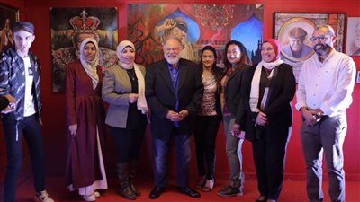 الفخراني يفتتح معرض «إرسم يحيي الفخراني»