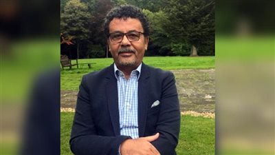 عمرو عرفة يبدأ تحضيرات «المرحوم» وينتظر حل أزمة «أهل الكهف»