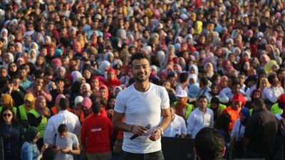 هيثم شاكر يحارب المخدرات في جامعة حلوان