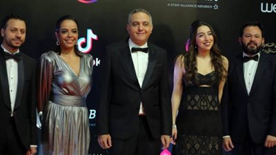 أول الحاضرين لحفل ختام القاهرة السينمائي رقم 41