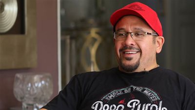 بالفيديو .. هشام عباس : تجربتي المسرحية «البيه والبرنسيسة» لم تكتمل بسبب الظروف الإنتاجية