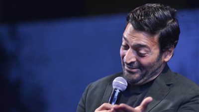 بالصور .. حميد الشاعرى يتألق في حفل  شركات الإتصالات في كمبنسكي