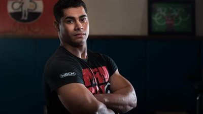 محمد إيهاب .. من رفع الأثقال إلي رفع الراية البيضاء