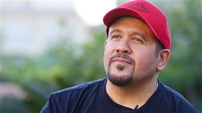 بالفيديو .. هشام عباس : اشتغلت في بداية حياتي في قطع غيار السيارات وفي السياحة