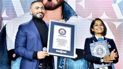 تامرحسني لـ «خبر أبيض» عن حملة الهجوم عليه بعد جينيس: كذابين ومنظمين