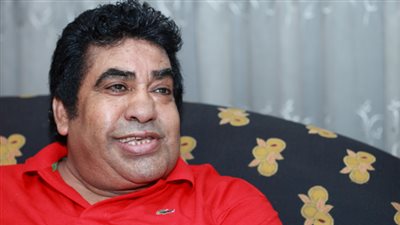 عدوية يؤدي مناسك العمرة بعد نجاح حفله بالرياض ويعود مرة أخري أخر ديسمبر