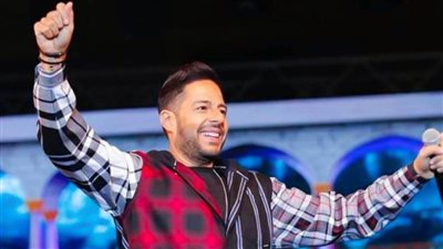 بالصور .. حماقي يشعل أضخم حفلات الصعيد