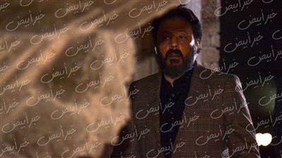 بالصور : عمرو عبدالجليل رئيس عصابة «الخطة العامية» في أول مشاهده بالفيلم 