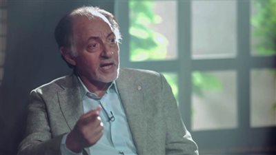 عبدالعزيز مخيون سمكري سيارات في مسلسل «البرنس»