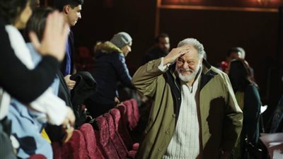 برعاية «كايرو شو».. الفخراني يُسلم جوائز شباب المسرحيين