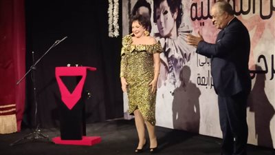 حدث فى مسرح النهار .. تكريم لبلبة يثير أزمة والنقيب منفعلاً : نعتمد على ناس غير مسئولة