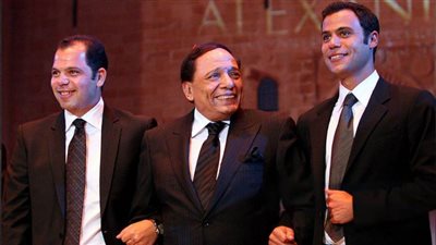 خاص .. الزعيم لـ خبر أبيض : «الواد وأبوه» فيلم عائلي وأحفادي يشاركونى البطولة