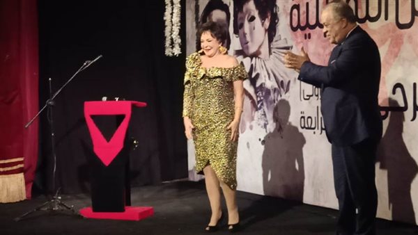 لحظة تكريم لبلبة