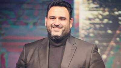 أكرم حسني : «تيمون وبومبا» سبب تأجيل «العميل صفر» لبعد العيد