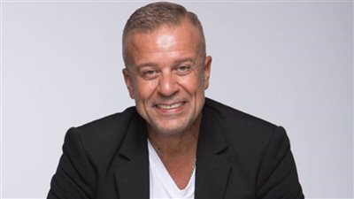 صناع فيلم «أموال عامة» في انتظار رد شريف منير